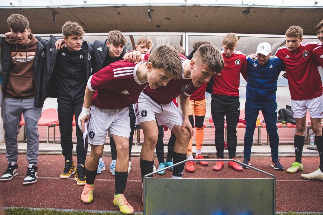 ? U16 | V lize s nikým nemají slitování a na Memoriálu Vl. Marečka tomu nebylo jinak! Vítězové!
?? V semifinále porazili Viktorií Plzeň a ve finále si přehráli druhý tým z Prahy! 
? Skvělá práce týme! #acsparta